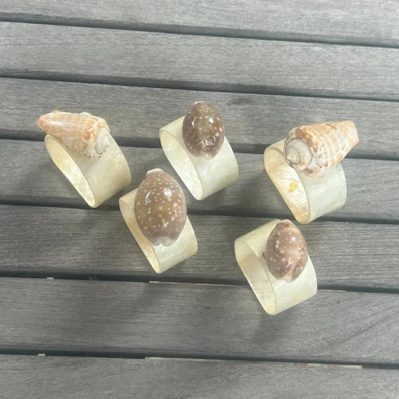 Vintage 1960s Capiz Shell Napkin Rings with Shells Set of 5 - Picture 7 of 8